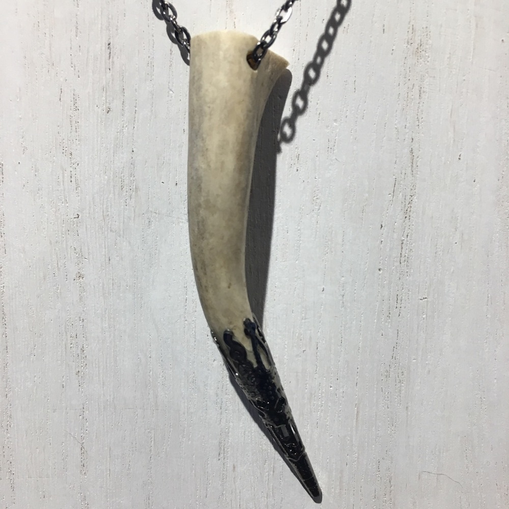 Antler shelf necklace